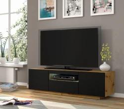 Szafka RTV Aura 150cm uniwersalna, wisząca lub stojąca, dąb artisan / czarny mat - stojąca w aranżacji salonu