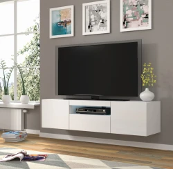 Szafka RTV Aura 150cm uniwersalna, wisząca lub stojąca, biały połysk - wisząca w aranżacji salonu