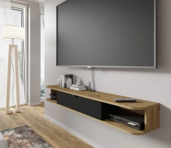 Szafka RTV wisząca Icarus 156cm, dąb artisan / czarny mat - w salonie 1