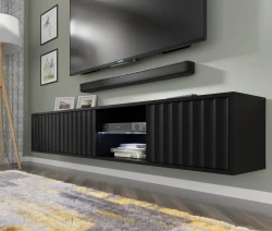 Szafka RTV wisząca VINA 156cm, czarny mat - w aranżacji salonu 1