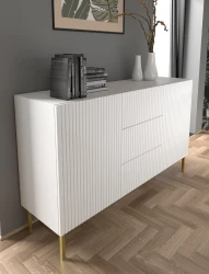 Komoda Ravenna B 2D3S 150cm, frez MDF folia z ramą, biały mat - nogi metalowe złote - w aranżacji
