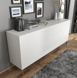 Komoda Ravenna B 3D3S 200cm, frez MDF folia z ramą, biały mat - nogi metalowe złote - w aranżacji