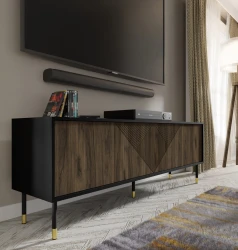 Szafka RTV Woody 4D 180cm, czarny mat / orzech pacyfik - nogi metalowe czarne ze złotymi zdobieniami - w aranżacji