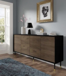 Komoda Sherwood 4D 180cm, czarny mat / dąb catania - nogi metalowe czarne ze złotymi zdobieniami - w aranżacji